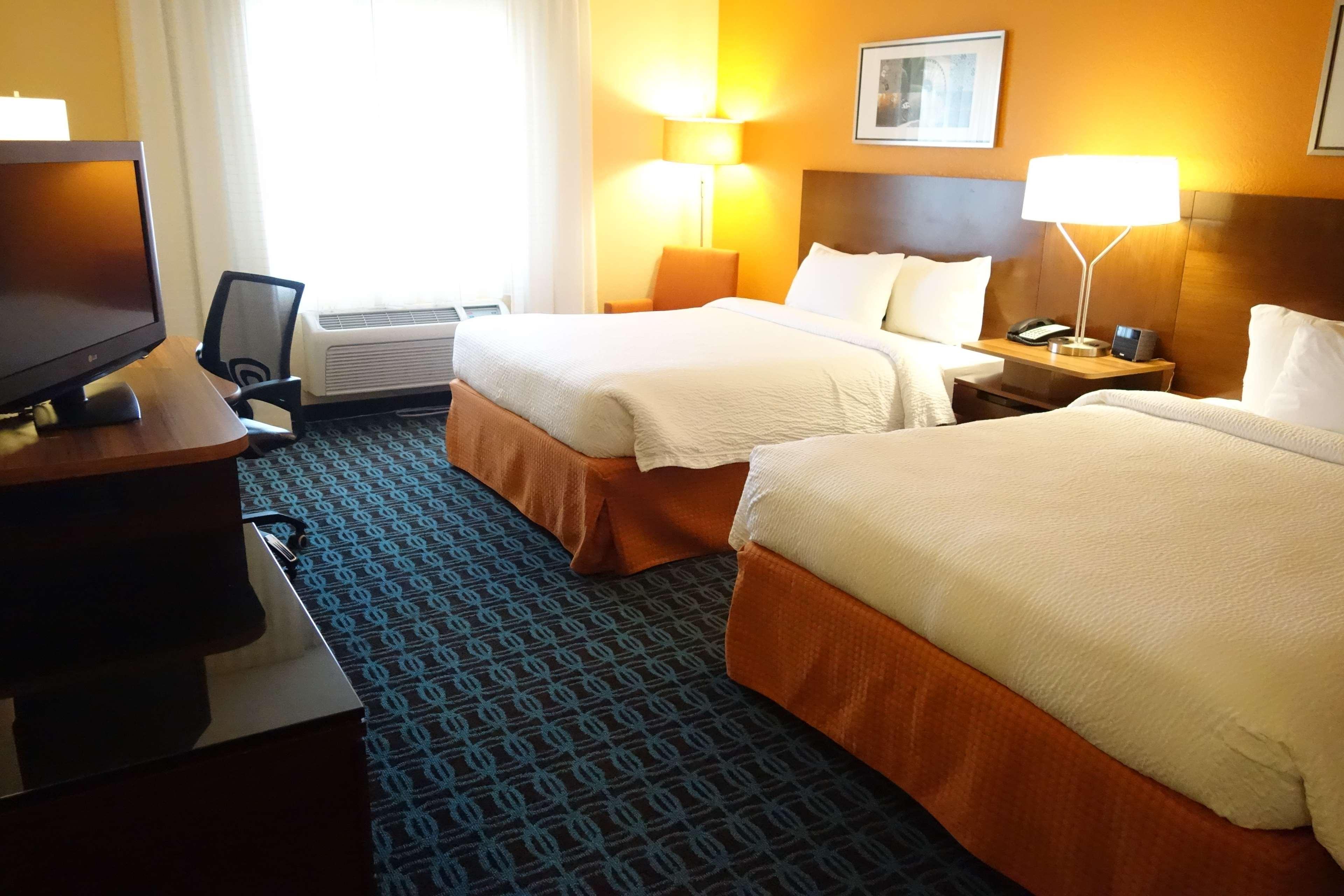 Country & By Radisson, Airport, Az