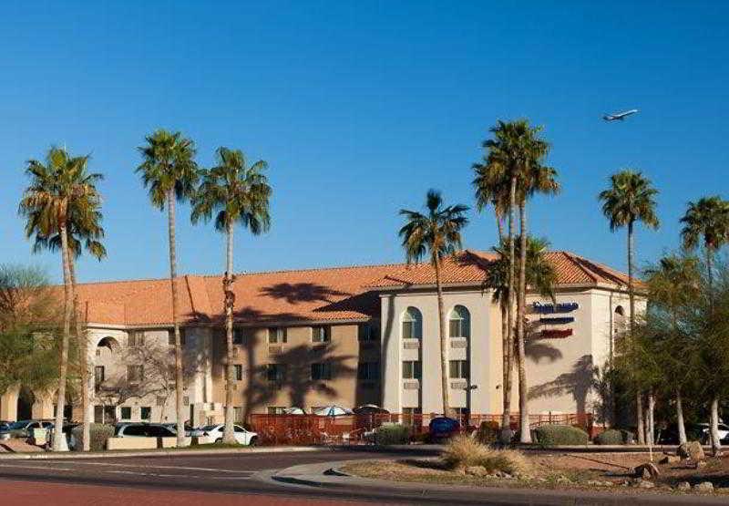 Country & By Radisson, Airport, Az 3*