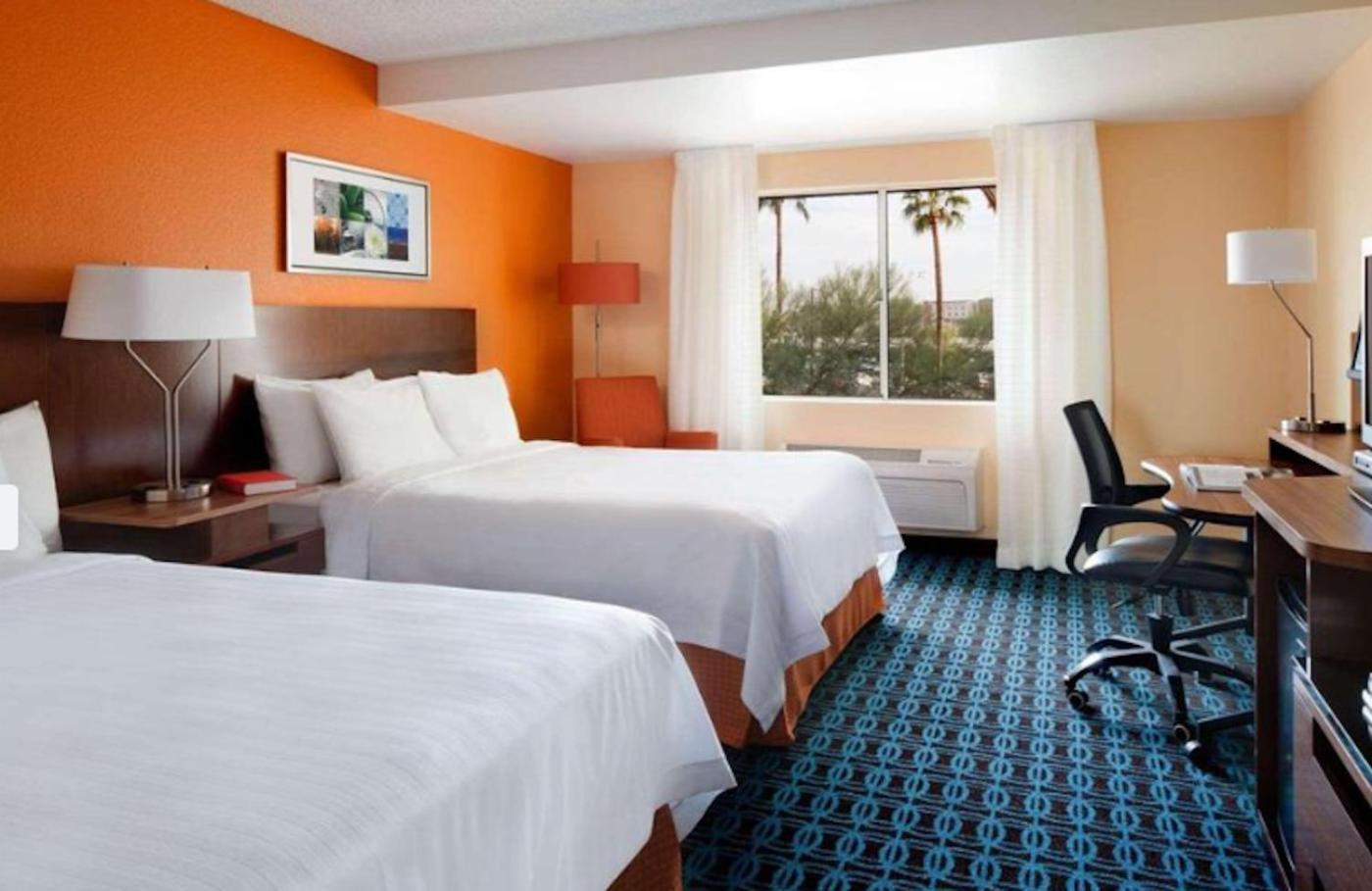 Country & By Radisson, Airport, Az 3*