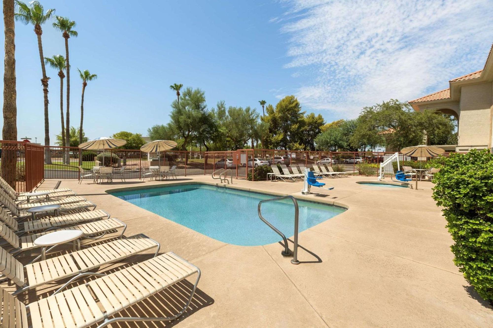 Hotel Country & By Radisson, Airport, Az