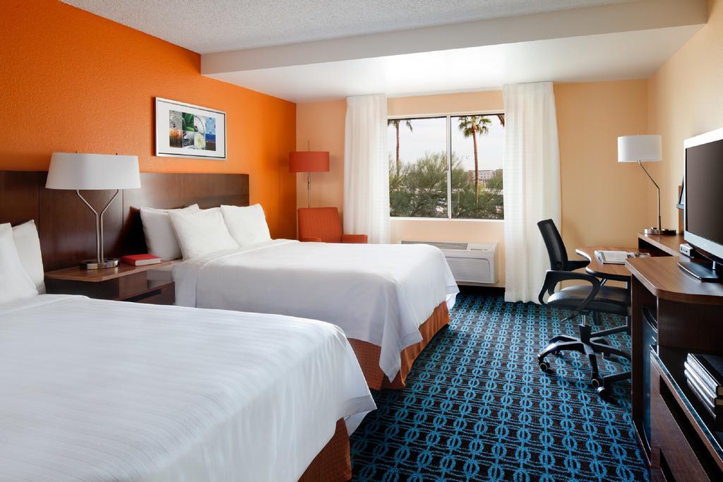 Country & By Radisson, Airport, Az