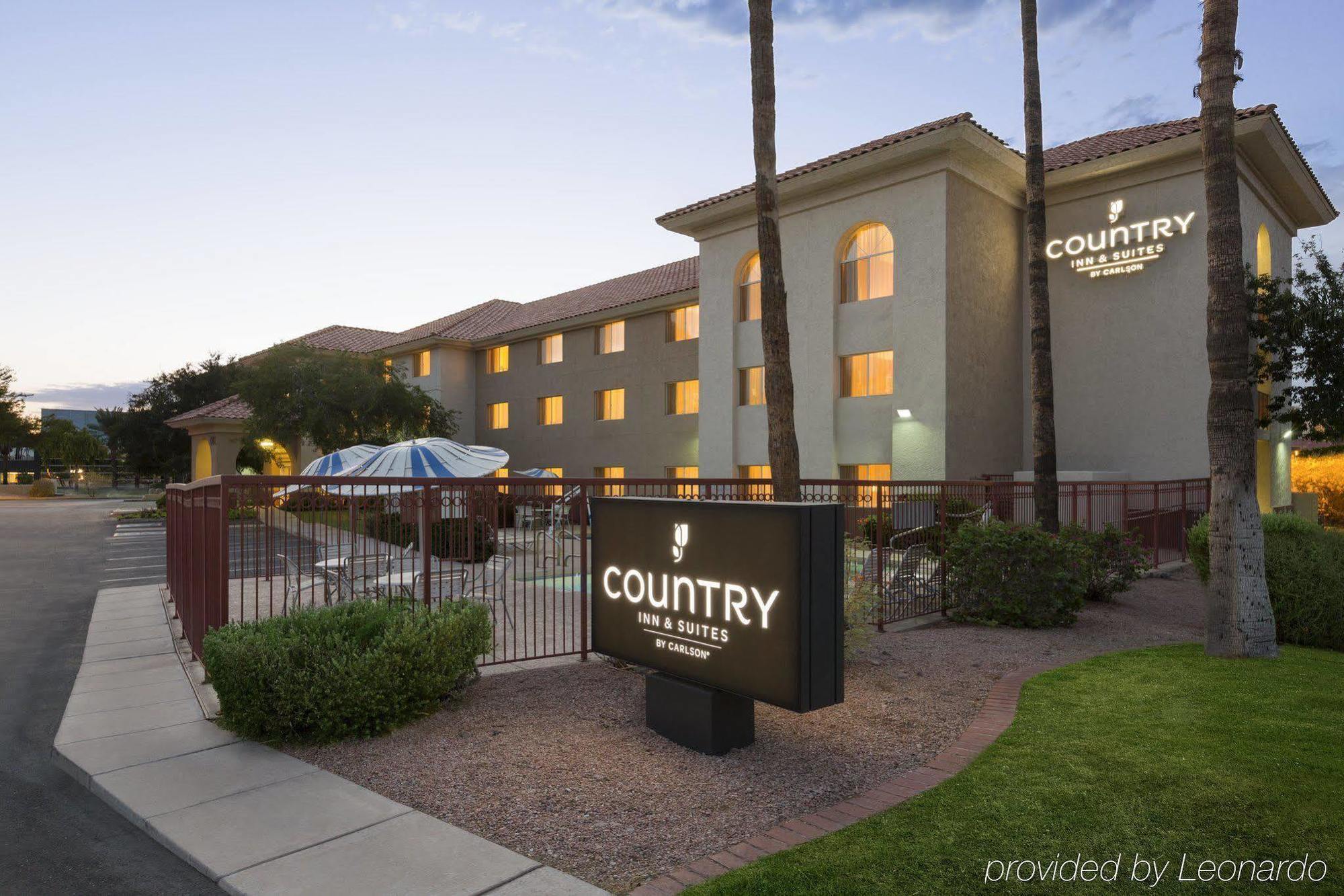 Country & By Radisson, Airport, Az 3*