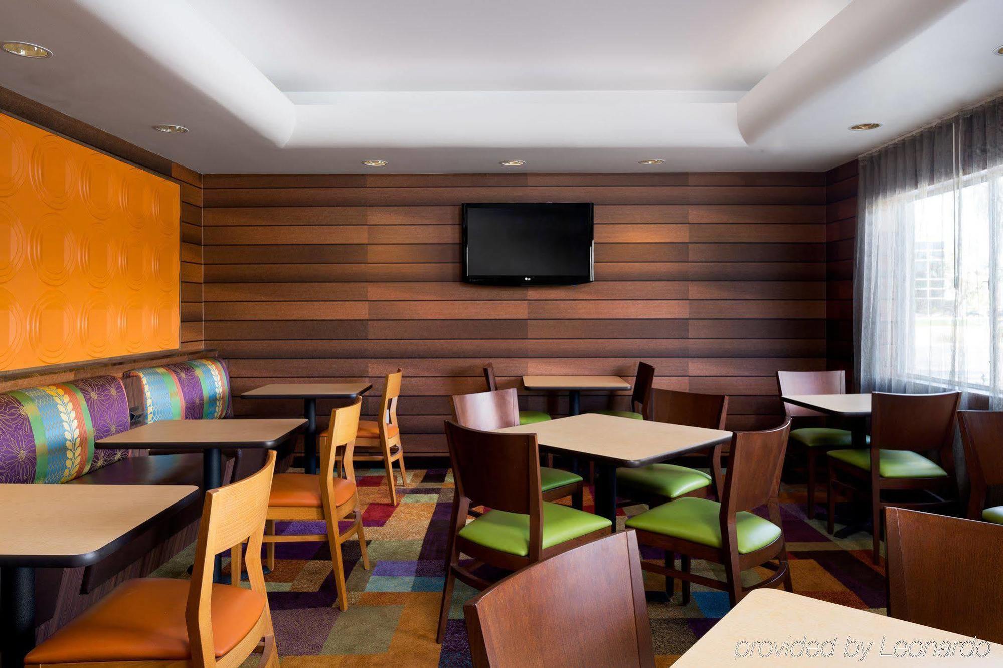 Country & By Radisson, Airport, Az Hotel 3*
