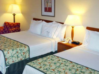 Hotel Country & By Radisson, Airport, Az 3*