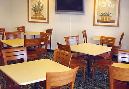 Country & By Radisson, Airport, Az Hotel 3*