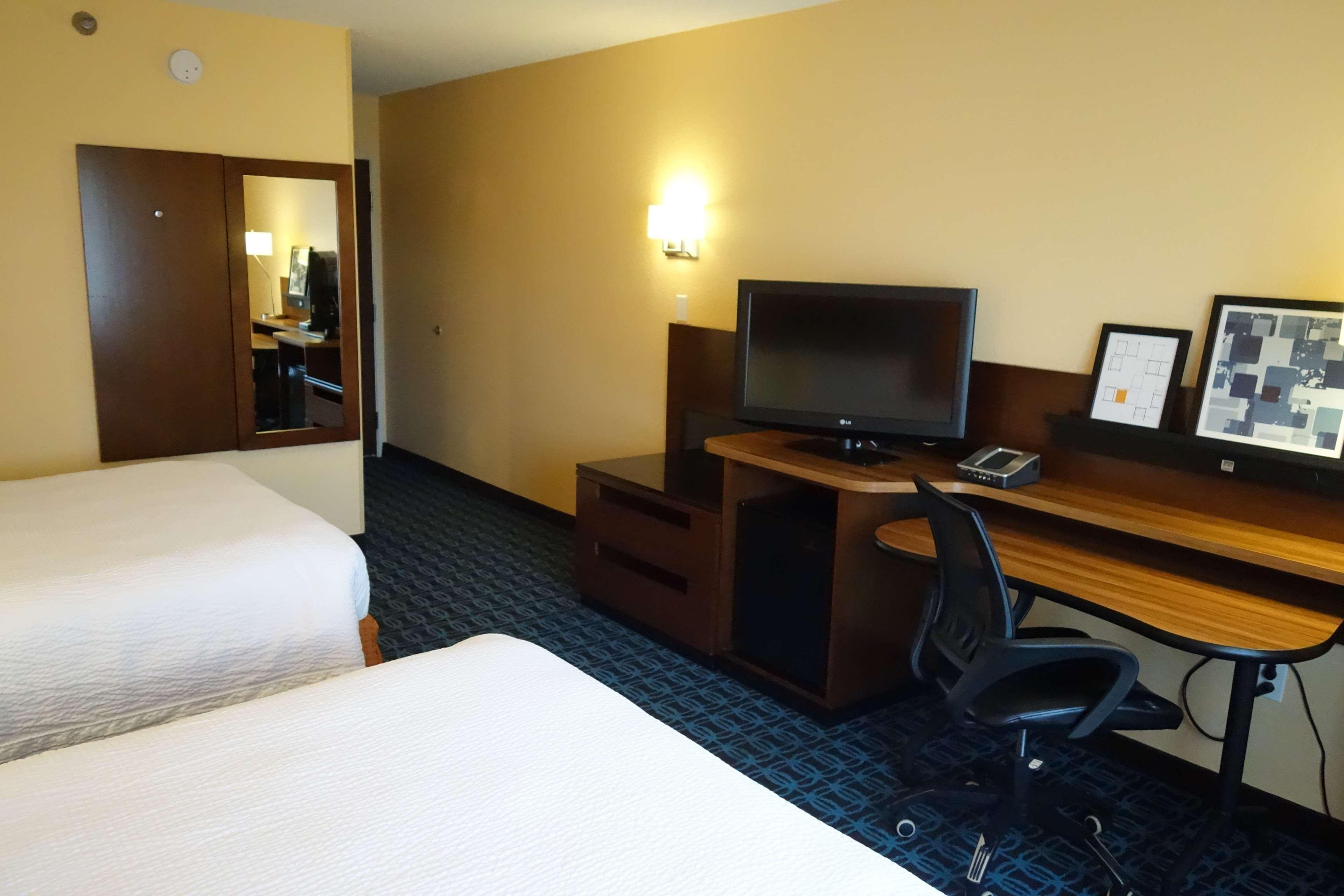 Country & By Radisson, Airport, Az
