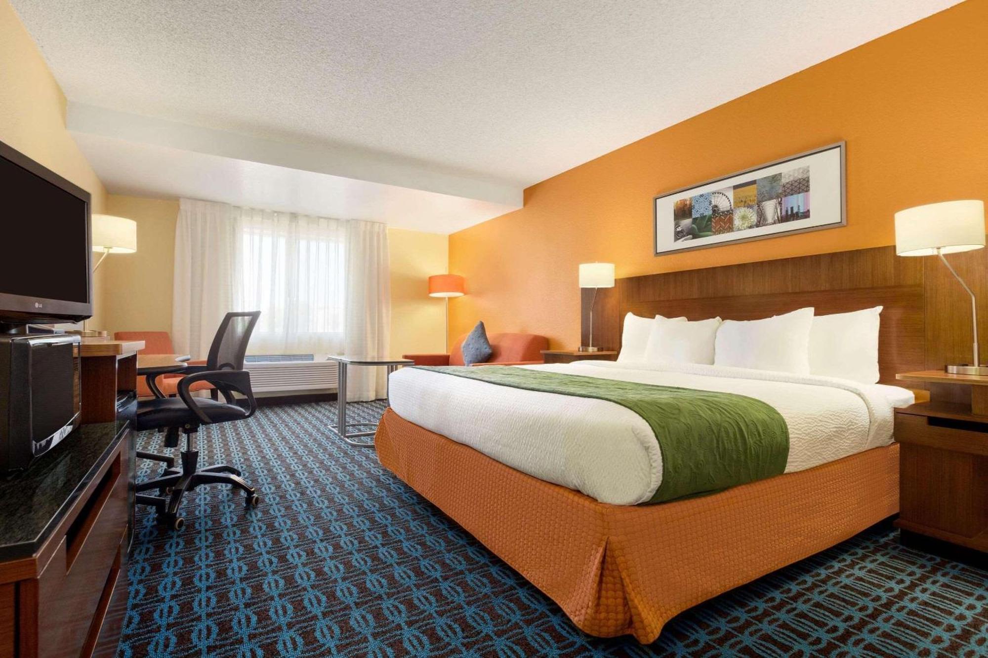 Country & By Radisson, Airport, Az Hotel 3*