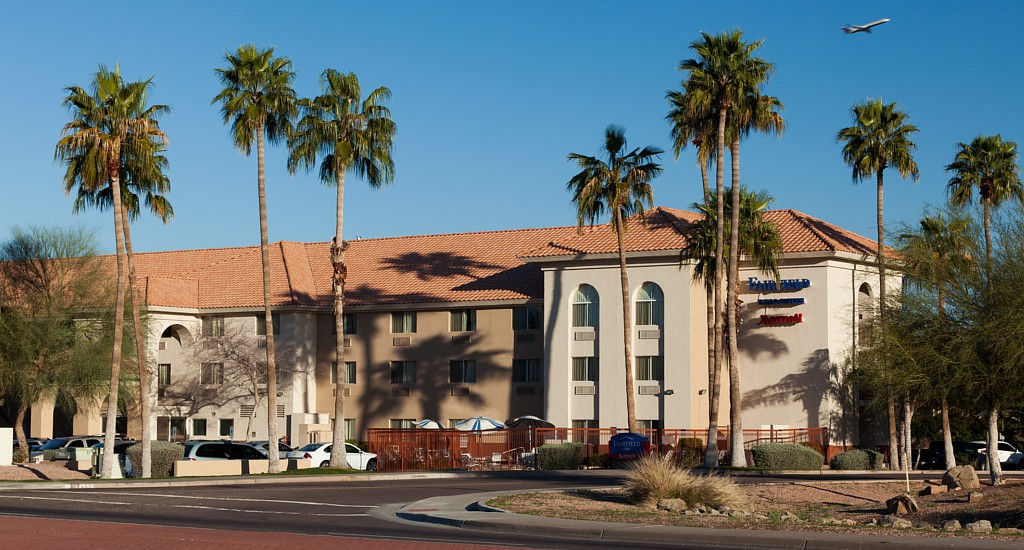 Country & By Radisson, Airport, Az 3*