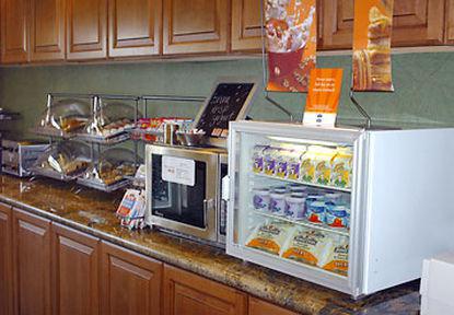 Hotel Country & By Radisson, Airport, Az 3*